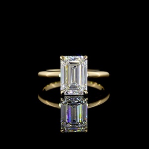 Bague solitaire romantique en diamant émeraude de 3 carats cultivé en laboratoire, certifiée IGI, avec bande en or jaune 18 carats, bague de fiançailles et de mariage - Product Image 1
