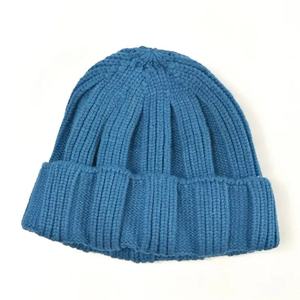 Bonnet d'hiver à logo personnalisé avec broderie 3D sur tout le tricot Bonnets d'hiver chauds pour un usage professionnel quantité minimale de commande bas pour les voyages - Product Image 5