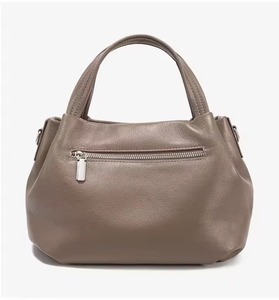 Indian Supplier Designer Women Leather Handbag Fashion <b>Shoulder</b> <b>Bag</b> with <b>Large</b> Capacity for Travel Use for Worldwide Supply - Product Image 4