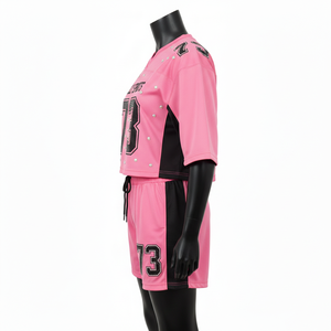ชุดเสื้อฟุตบอลหญิง กางเกงขาสั้น ผ้าโพลีเอสเตอร์ GSM ทอแบบอินเตอร์ล็อค ระบายอากาศได้ดี สีชมพู-ดำ  พร้อมปักโลโก้ตามสั่ง ชุดผู้หญิง ผ้าฝ้าย 100% - Product Image 3