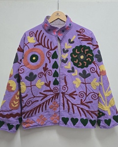 Chaqueta Floral Bordada a Mano en Color Morado con Cuello Alto y Manga Larga, Estilo Prairie Chic, Prenda Exterior de Algodón Tejido, Precio al por Mayor - Product Image 1