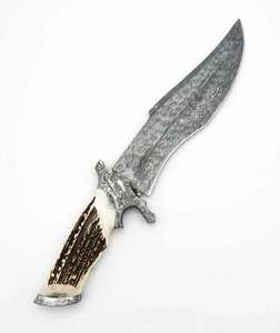 Couteau utilitaire robuste forgé sur mesure en acier Damas, manche en bois de cerf, par Iron Crown Forge - Product Image 3
