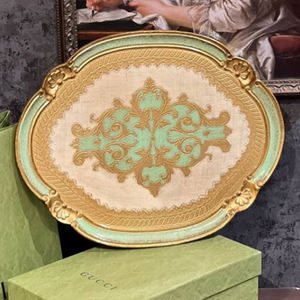 Bandeja decorativa larga de acero inoxidable de alta calidad, hecha a mano, con asa dorada, para servir y decorar. - Product Image 6