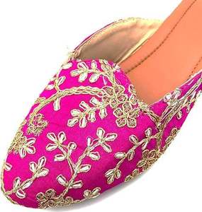 Chaussures pakistanaises traditionnelles plates antidérapantes confortables pour femmes, en coton fait main, avec doublure en coton et décoration en pierres. - Product Image 3