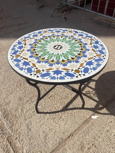 Mesa premium con tablero de madera y base de hierro, ecológica, hecha a mano para el hogar y restaurantes, procedente de la India. - Product Image 4