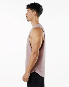 Camiseta sin mangas personalizada para hombre con corte bajo en el hombro, al por mayor, color tostado, de algodón, estilo musculoso, con bajo curvo, estilo urbano, sin mangas - Product Image 1