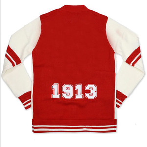 Cardigan en tricot pour femme, couleur crème et rouge, col en V, manches longues, style preppy, design patch 1913, 100% acrylique, tricot plat, fermeture boutonnée - Product Image 2
