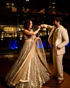 Lehenga de Seda Karishma Premium de Boutique India, Lehenga de Diseñador Estilo Bollywood para Fiestas y Bodas, Prenda Nupcial Femenina de Moda Más Vendida - Product Image 5