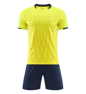 Ensemble de maillot de football rouge pour homme, manches courtes, col rond, polyester respirant, coupe athlétique toutes saisons - Product Image 2