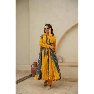 PANTALÓN DE BATA DE TRABAJO ESTAMPADO ORGANZA DE DISEÑADOR CON DUPATTA AMARILLO - Product Image 1
