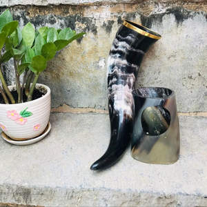 Cuerno Vikingo Ecológico para Beber, Color Negro Natural, Hecho a Mano con Cuerno 100% Natural - Product Image 1