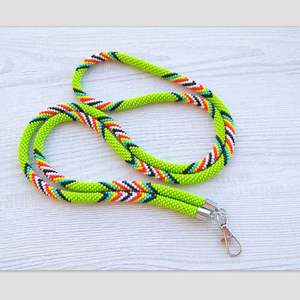 Lanière perlée faite main colorée et élégante pour clés et porte-badge à prix avantageux - Product Image 4