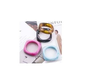 Bracelets en résine de qualité supérieure, bijoux pour femmes, bracelets en résine au design classique pour la maison, les mariages et les fêtes - Product Image 1