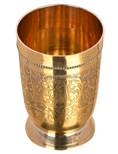 Verre à eau en laiton avec conception de gravure Verre à boire en métal avec finition antique en laiton de couleur or - Product Image 2