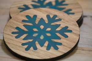 Sous-verres d'hiver découpés au laser, sous-verres flocon de neige en résine époxy - Product Image 3