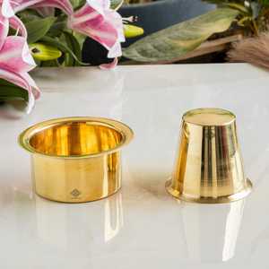 Juego de recipientes para rituales: Lleve a casa la elegancia de los rituales tradicionales indios con este hermosamente elaborado recipiente de metal con acabado dorado para pooja. - Product Image 3