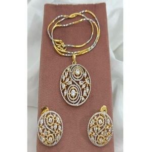 Elegante Conjunto de Colgante de Latón de Calidad Premium CZ con Zirconia y Acabado Dorado en Dos Tonos, con Cadena, Colección para Fiestas de Mujer - Product Image 1