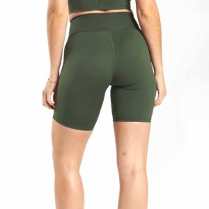 Shorts de Yoga de Cintura Alta Color Verde Oliva, 100% Algodón, Estilo Urbano, con la Frase 'Never Hide Your Wings' en la Pierna Derecha - Product Image 2