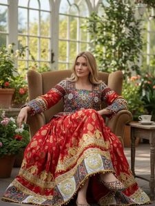 Robe en velours afghane Kuchi la plus vendue pour femmes, style Kuchi, couleur contrastée, robe afghane coupe trapèze, broderie lourde, robes de mariage - Product Image 5