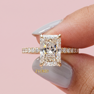 แหวนหมั้นเพชรโมอิสซาไนต์ทรงเรเดียนท์คัท ทอง 14K ประดับเพชรแบบพาเว่ สำหรับผู้หญิง - Product Image 1