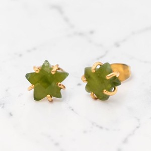 Pendientes de tuerca de lujo al por mayor con forma de estrella de latón para mujer, con circonita peridoto, engaste de púas, chapados en oro, joyería de moda - Product Image 1