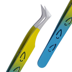 Pince à cils Stahlmann Pro de haute qualité avec logo personnalisé, en acier inoxydable, lisse et dentelée, fine, durable, prise en main parfaite, 115 mm - Product Image 2