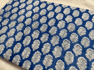 Tissu en coton imprimé à la main Indigo Blue Leaf Buta, tissu en coton imprimé à la main indien de Jaipur, motif petit, matière pour robe - Product Image 2