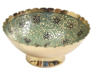 Cuenco Decorativo de Latón para Servir, Cuenco para Aperitivos con Diseño Floral Tallado, Cuenco Festoneado para Frutos Secos para Mesa de Fiesta - Product Image 1