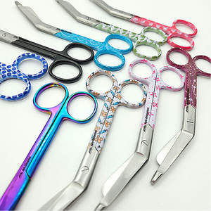 Tijeras para Vendajes de Acero Inoxidable de Alta Calidad con Grabado de Nombre Gratuito, Diseño de Enfermera con Bordes Redondeados, Certificación CE, 5.5 Pulgadas, 1 Año de Garantía - Product Image 5