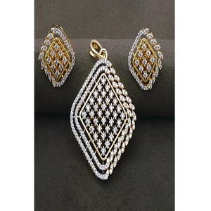 Elegante Juego de Collar y Pendientes de Diseño con Acabado Dorado y Blanco de Primera Calidad para Bodas y Fiestas, Colección para Mujer - Product Image 2