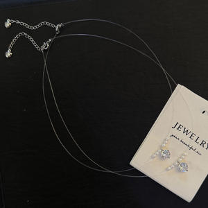 สร้อยคอมุกน้ำจืดธรรมชาติ 3-4 มม. ประดับเพชรโทนอุ่น โดดเด่นด้วยดีไซน์ 'เส้นไหมปลา' ที่มองไม่เห็น - Product Image 1