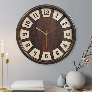 Horloge murale moderne avec base en bois, cadran élégant et mouvement silencieux pour la décoration de la maison ou du bureau - Product Image 4