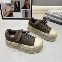 Semelles épaisses décontractées pour femmes et filles pour augmenter la tendance de la mode chaussures en cuir pour biscuits chaussures blanches