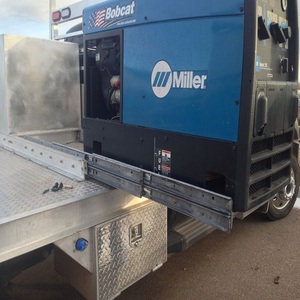 เครื่องเชื่อมดีเซล Miller Big Blue พร้อมเครื่องกำเนิดไฟฟ้า สร้างขึ้นเพื่อการเชื่อมไฟฟ้ากระแสตรงที่เชื่อถือได้ กำลังไฟเสริมที่แข็งแกร่ง และประสิทธิภาพในระยะยาว - Product Image 1