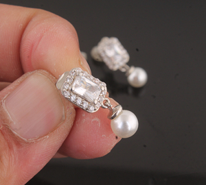Pendientes de Lujo de Nácar Natural con Detalles de Circonita Cúbica, Pendientes Colgantes Plateados con Circonita Cúbica Brillante, a la Moda - Product Image 5
