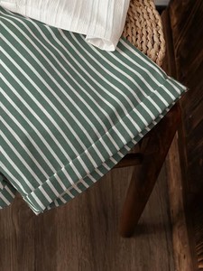 Ensemble décontracté printemps-été pour enfants, nouveau, confortable et élégant, avec T-shirt à rayures ondulées et short à rayures vertes à revers - Product Image 2