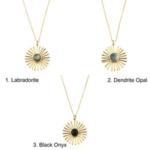 Collier plaqué or 18 carats en gros, avec pendentif délicat en labradorite naturelle chatoyante, pierre ronde, rayons de soleil, pour unisexe - Product Image 2