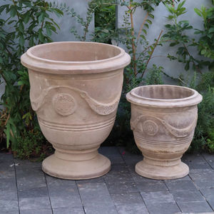 [Jason] Jardinière antique en terre cuite avec décorations en relief - Pot de fleurs d'extérieur en argile de style méditerranéen - Product Image 1