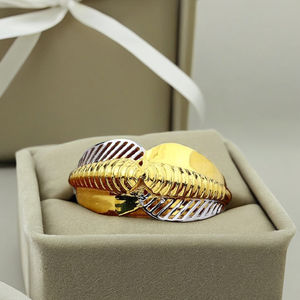 แหวนทองหุ้มลายริบบิ้นสองสี |   ดีไซน์เนื้อสัมผัสพิเศษ 2.770 กรัม สำหรับผู้หญิง |   เครื่องประดับทองคำเหลืองแฟชั่นสมัยใหม่ - Product Image 3