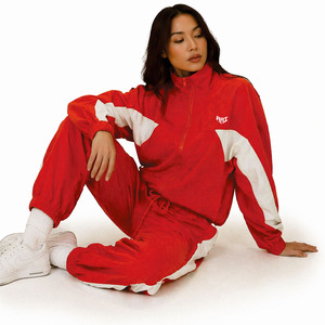 Chaqueta cortavientos de nailon roja personalizada para mujer, estilo moderno, para senderismo al aire libre, con capucha, impermeable, chaqueta cortavientos para hombre, venta al por mayor - Product Image 3
