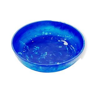Bol rond peu profond en résine, bleu et blanc vif, brillant, fait à la main, écologique, vaisselle décorative pour les fêtes et la cuisine - Product Image 1
