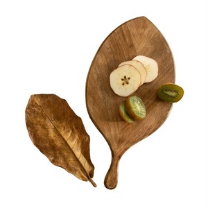 Planche à découper rectangulaire en bois antique tendance 45x22x1.5cm, épaisse, avec poignée antidérapante, compatible lave-vaisselle, écologique et durable - Product Image 3