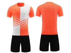 Conjuntos de camisetas y pantalones cortos de fútbol con estampado de transferencia térmica OEM, uniformes de fútbol personalizables, nombres/números de equipos, 100% poliéster - Product Image 2