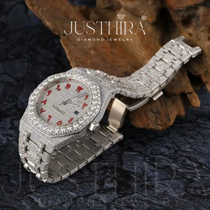 Montre en diamant Moissanite VVS de qualité supérieure pour homme ou femme avec un élégant sertissage de pierres pour occasions décontractées et formelles, disponible à la vente - Product Image 2