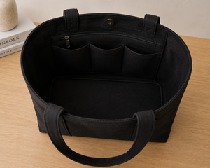 Sac fourre-tout minimaliste en toile noire avec broderie soleil, design uni, idéal pour le shopping en toutes saisons - Product Image 4