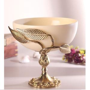 Fabulosa tazón metálica para servir bocadillos con un diseño elegante, tazón para servir frutas con un soporte dorado de diseño. - Product Image 4