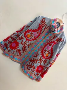 Veste en velours faite à la main avec broderie florale Suzani, style bohème, manteau tendance, style traditionnel - Product Image 4
