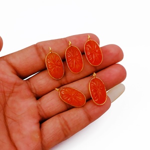 Colgante tallado de flor de cornalina natural, conjunto de bisel chapado en oro, joyería de moda única con colgantes y dijes - Product Image 2