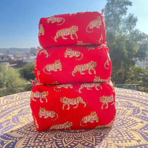 Juego de 3 Bolsas de Aseo Acolchadas de Algodón con Estampado de Tigre, Color Rojo, con Cremallera, Diseño de Bloques, Borlas, Estilo Indio, Multifunción, Venta al por Mayor - Product Image 1