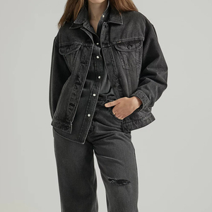 Veste en jean unisexe délavée noire à col rabattu, manches classiques, coupe décontractée ample, vêtement d'extérieur en coton pour l'automne - Product Image 1